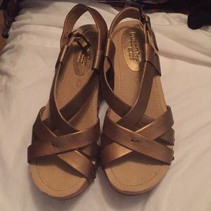NWOT- Bussola Sandals - Bronze  - size 9